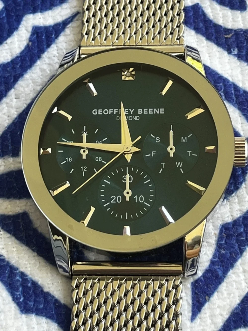 Geoffrey Beene Mens Watch 42mm Silver Tone Mesh band & green face New Battery